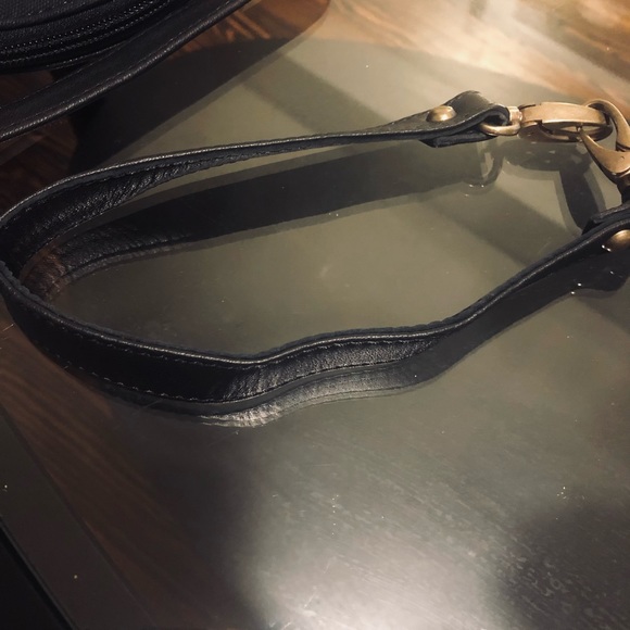 Beautiful Embroidered floral crossbody bag - Picture 4 of 5